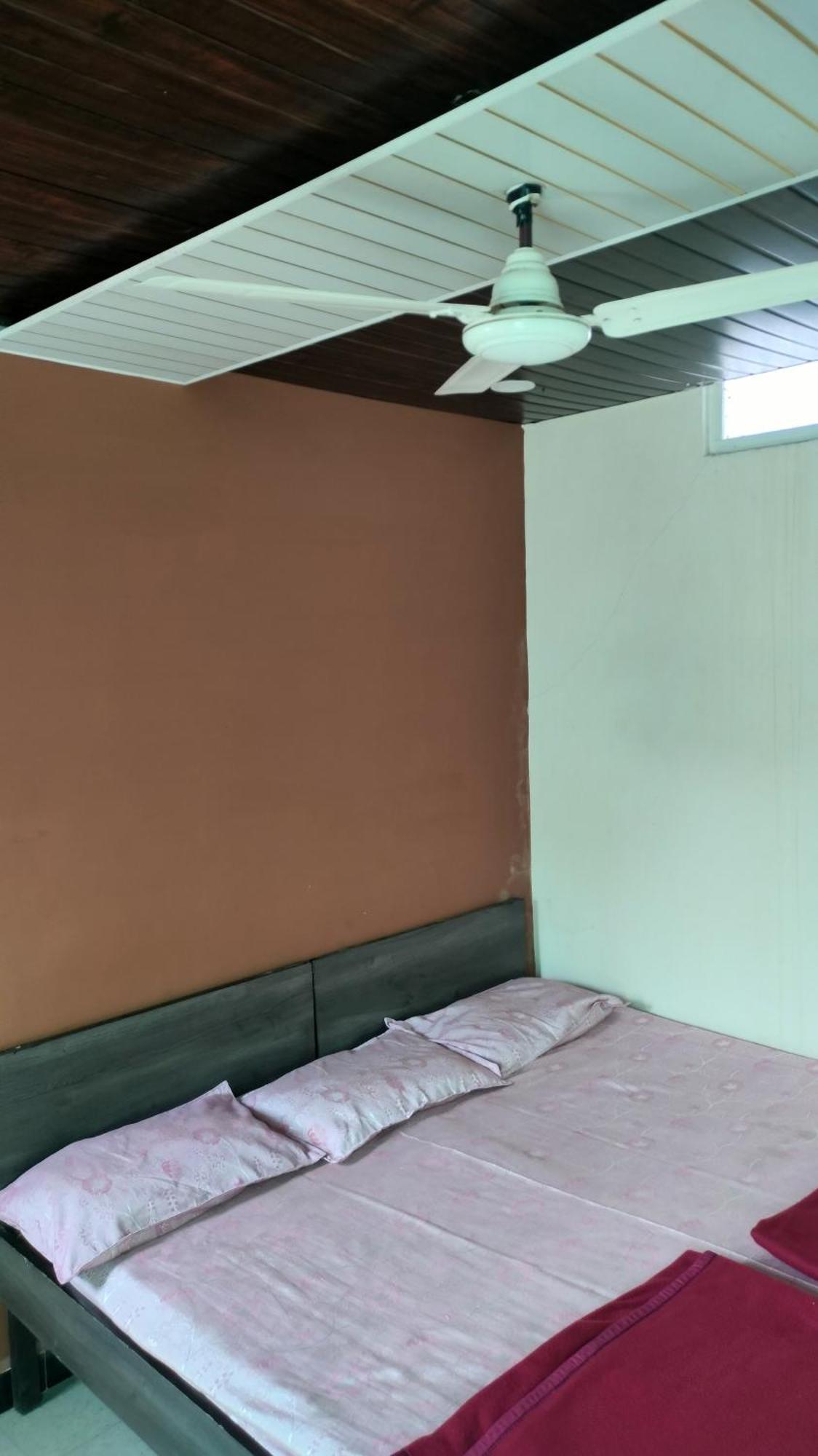 Kailash Kuti Guest House Ujjain Kamer foto