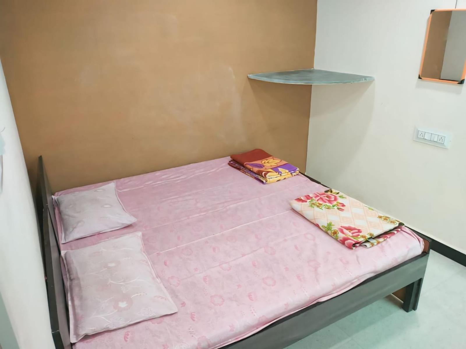 Kailash Kuti Guest House Ujjain Buitenkant foto